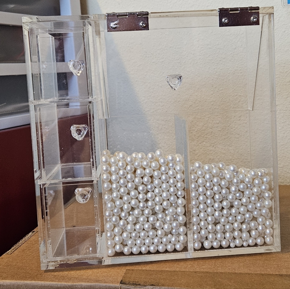 Clear Acrylic Makeup Brush Storage And Organizer with Pearl Accents - Picture 2 of 9